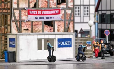 figurine Busch  Poste de police avec gyropodes